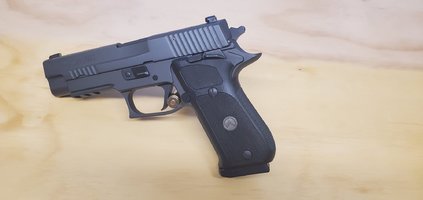 Sig P220 SAO.jpg