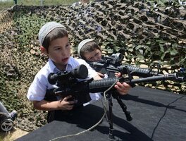 Children-holding-guns_3_1.jpg