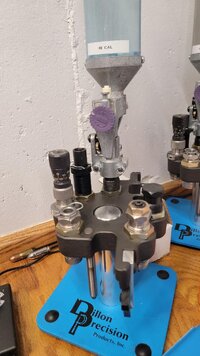 Dillon Super 1050 Tool Head complete minus stand.jpg