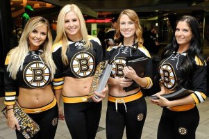 9064bdd539c87dd4d46dde0dfa02d551--nhl-season-ice-girls.jpg